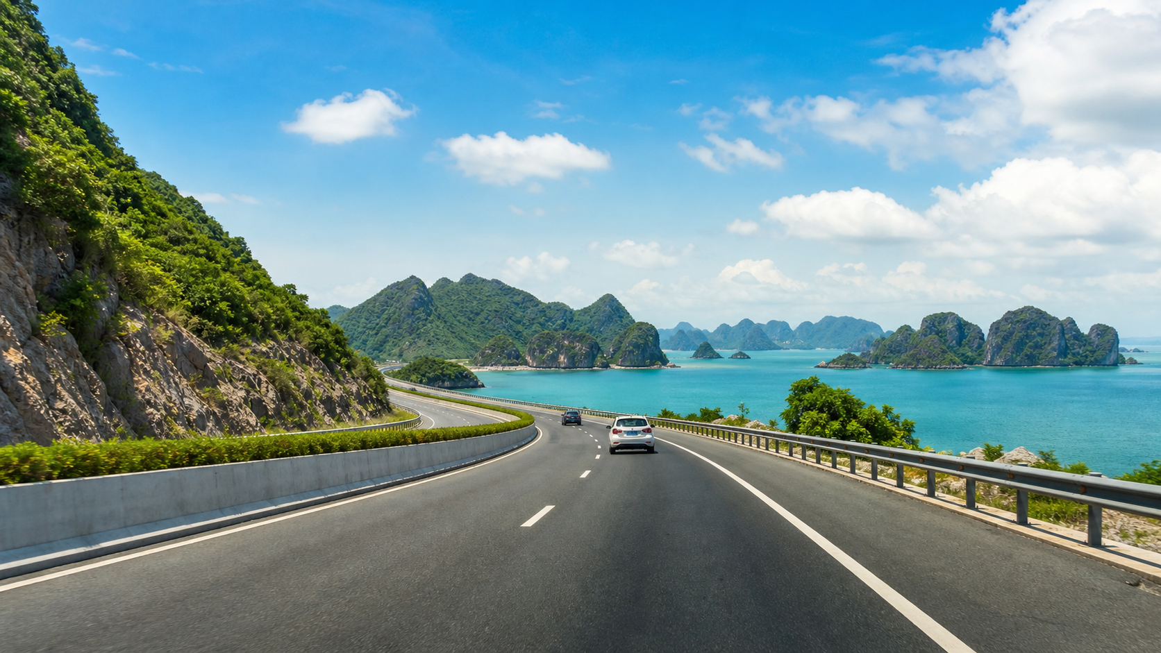 Đường cao tốc Hải Phòng - Hạ Long hiện đại, phong cảnh ven biển