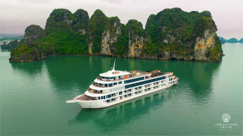 Du thuyền Ambassador Day trên Vịnh Hạ Long dành cho tour tham quan trong ngày